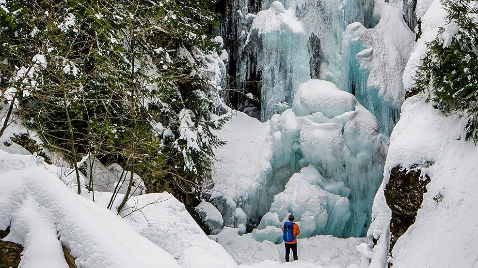 温哥华冬季徒步路线推荐 - 8条风景优美冬季小径！有瀑布、峡谷和雪景，风光无限！