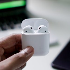 Apple AirPods 2 无线充电盒版热促 苹果设备的超佳伴侣