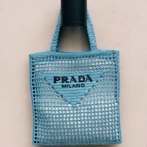 Prada 一降再降! 三角标手镯€240、厚底乐福鞋€520收！