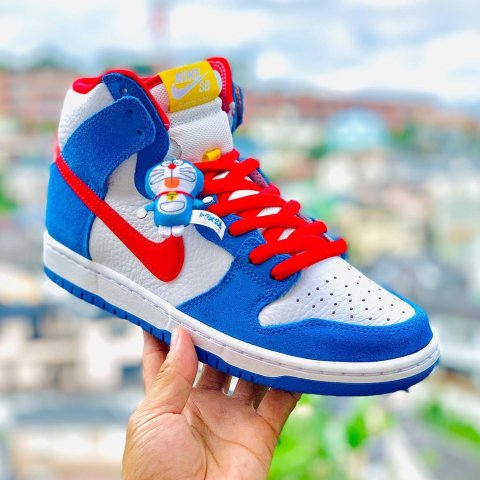 新品预告：Nike SB Dunk High 哆啦A梦配色童年蓝胖子要来啦预计本月发售