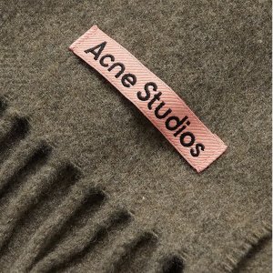 Acne Studios 秋冬上新 - 羊毛围巾$240 笑脸单色T恤$240