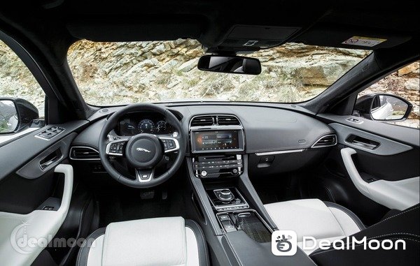 2017 Jaguar F-Pace 全新捷豹F-Pace的设计灵感源自家族里的F-Type,并重新定义了F-Type的美学、力量和纯粹,是一款有着跑车基因,更加年轻的SUV。从隆起的发动机罩到流线且鲜明的腰线,动感的车身比例,其极具侵略性的外观让人过目难忘,赢得无敌的回头率。FPace的V6机械增压发动机与F-Type相同,带来高水平的性能表现和令人过耳难忘的轰鸣声,让你一听就忘不了它。F-Pace的内饰精美细腻,大胆的运动风格让人眼前一亮。更提供多种手工缝制豪华真皮和高级饰面,通过当代英伦技艺静心打造