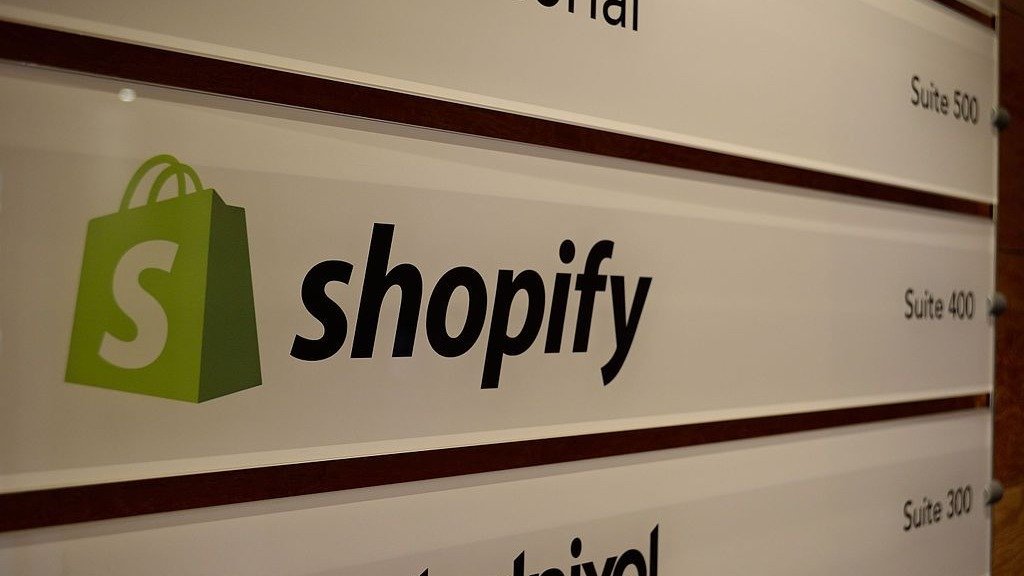 黑五Shopify赢麻了！全球销售额达41亿美元，股价暴涨！化妆品、项链、衬衫卖飞了！
