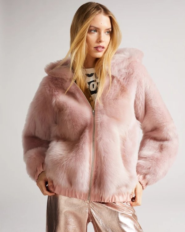 粉色羊皮毛毛外套