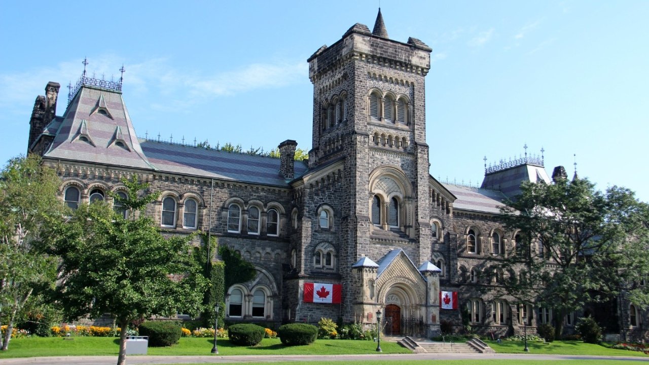 加拿大被评受欢迎的出国留学国家！多伦多大学全球搜索热度排名前10！
