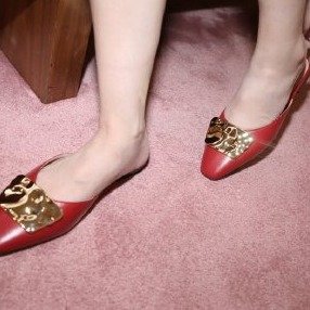 Lizzie 小红鞋