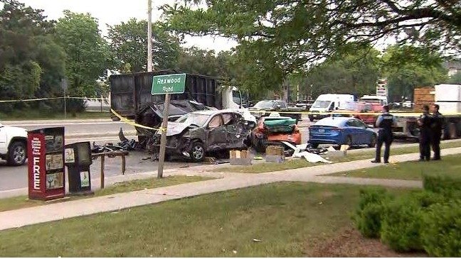 8车相撞！密市早高峰时间发生严重车祸，1人死亡，至少8受伤！