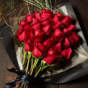限时8折 50朵红玫瑰€34Interflora法国情人节鲜花预订 70多年专业鲜花配送