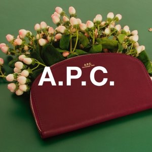 A.P.C.  法式小众品牌  狂欢价收经典半月包、简约风美衣等