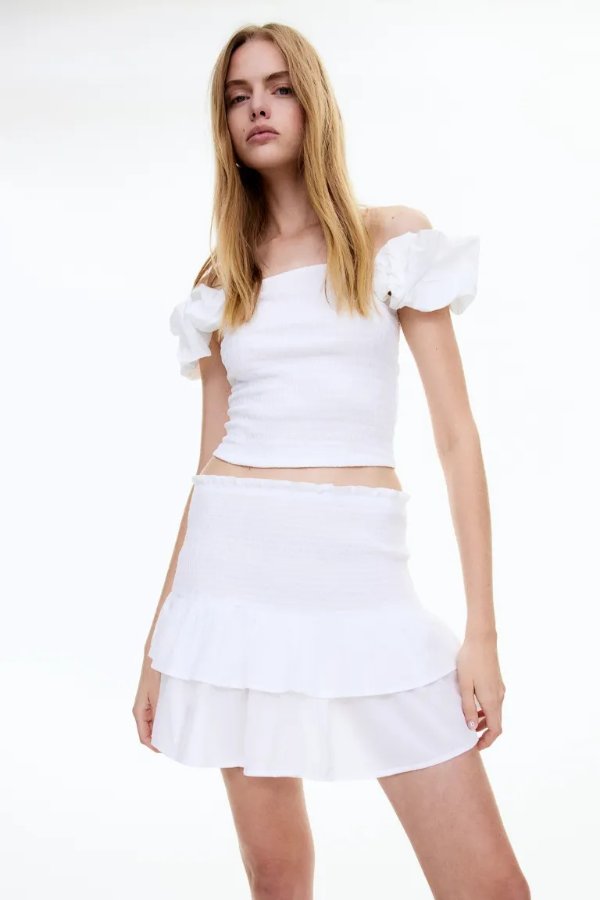 白色短裙