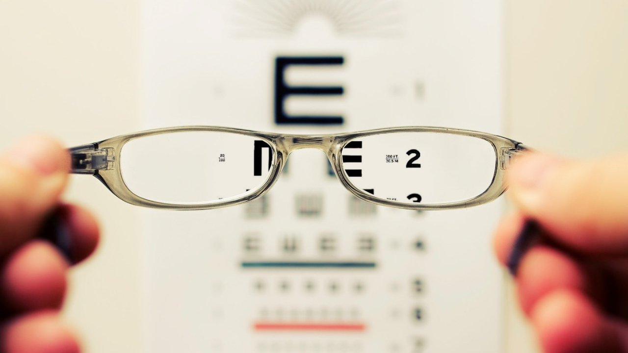如何在法国配眼镜 | 验光、流程、费用、配隐形等