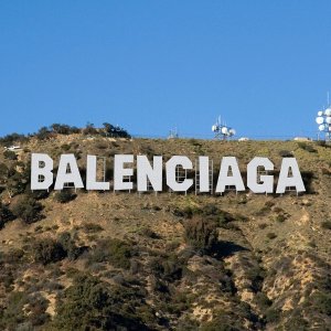 Balenciaga超好价 Triple S老爹鞋$478，老花单肩包$565