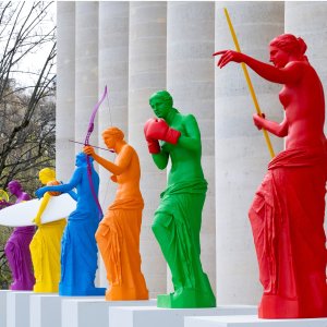 奥运限时雕塑展 将持续至9月彩色维纳斯 降临巴黎国民议会厅！速速拉上小伙伴去合影