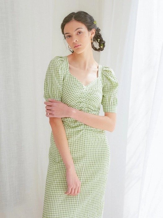 绿色格纹连衣裙
