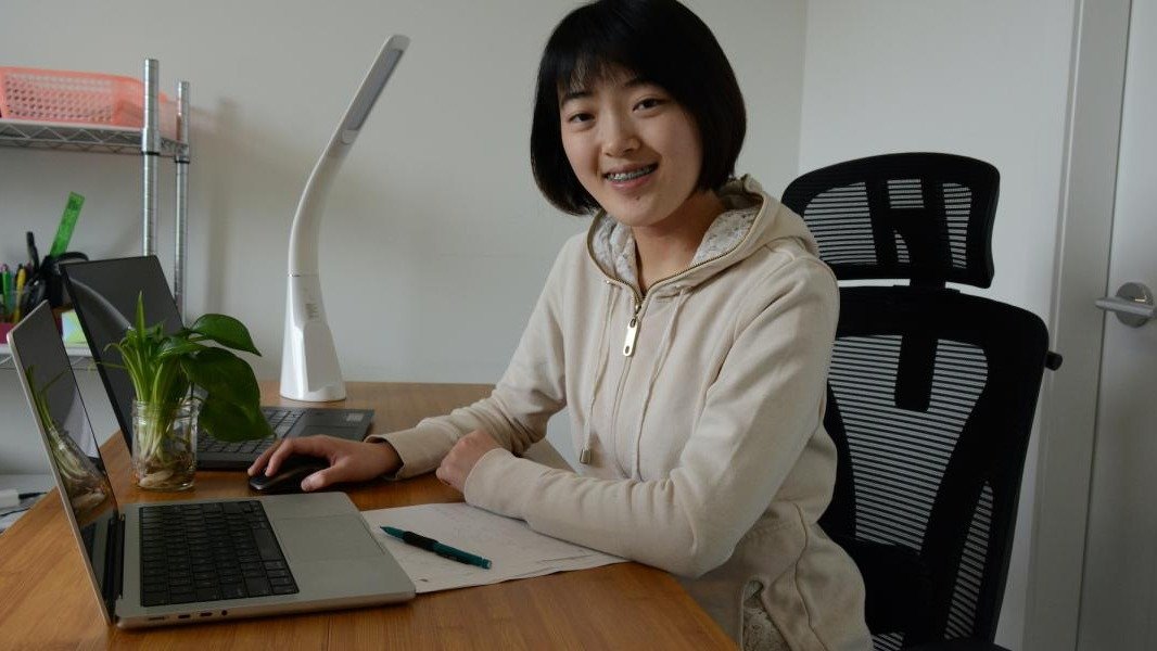 天才华人女孩18岁UBC毕业，成最年轻毕业生！12岁被大学录取，2年学完高中课程！