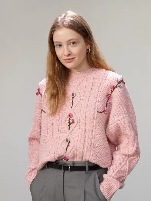 粉色花卉毛衣