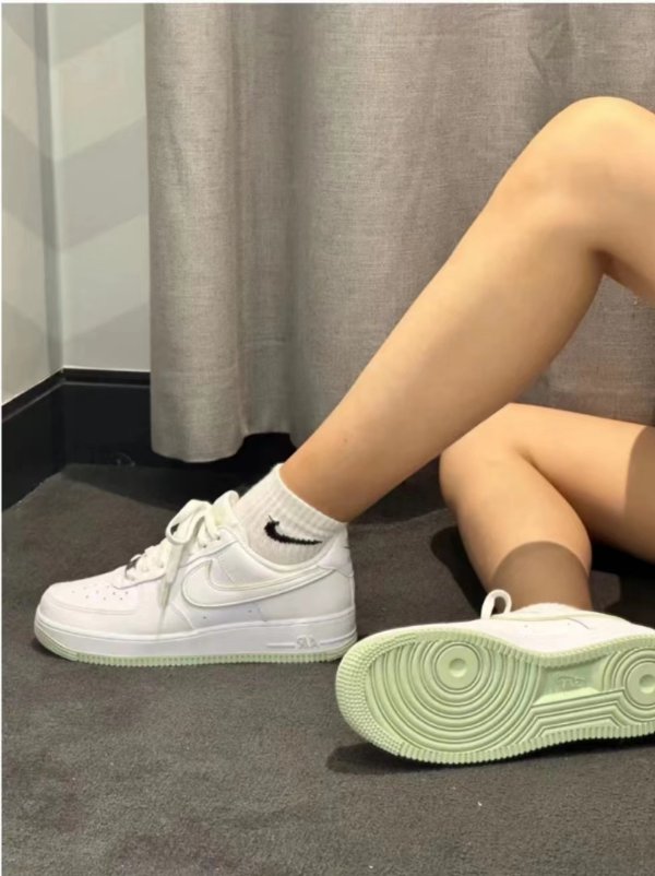 Nike Air Force 1 小白鞋