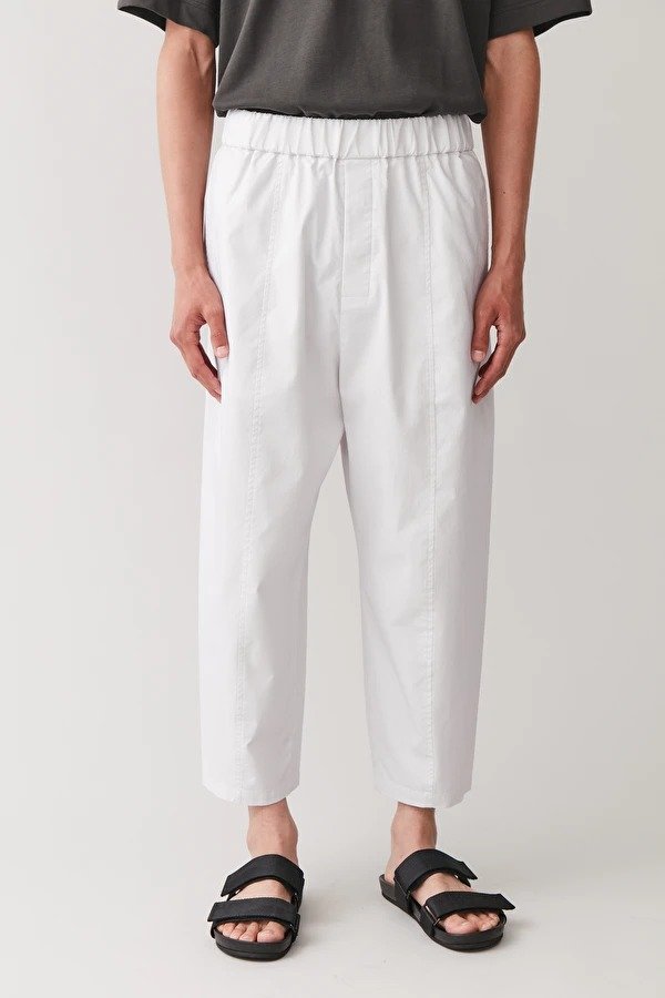 白色休闲裤