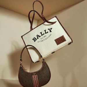 Bally 优雅方扣鞋、美包特卖 高跟鞋$392，方扣斜挎包$532