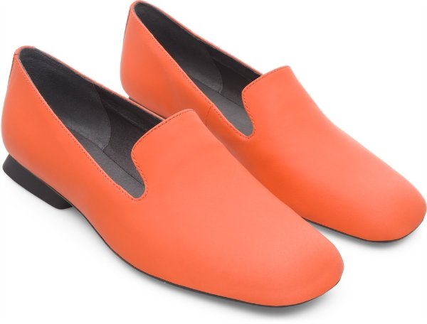 橙色皮鞋