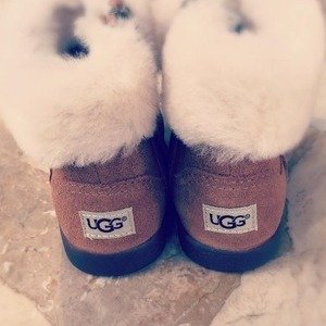UGG Australia官网 雪地靴，休闲鞋，居家服等促销