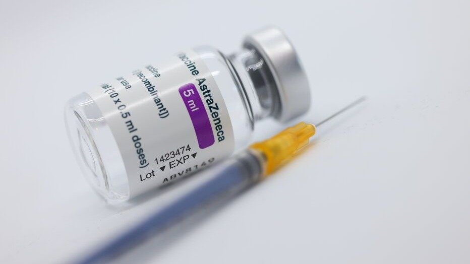 英国阿斯利康因新冠疫苗被下架，存在罕见且危险的副作用！