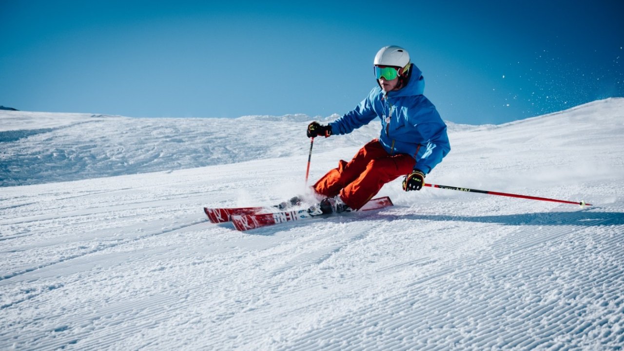 学生滑雪竟然可以这么便宜，只要25欧元！滑雪爱好者必备，快来看看