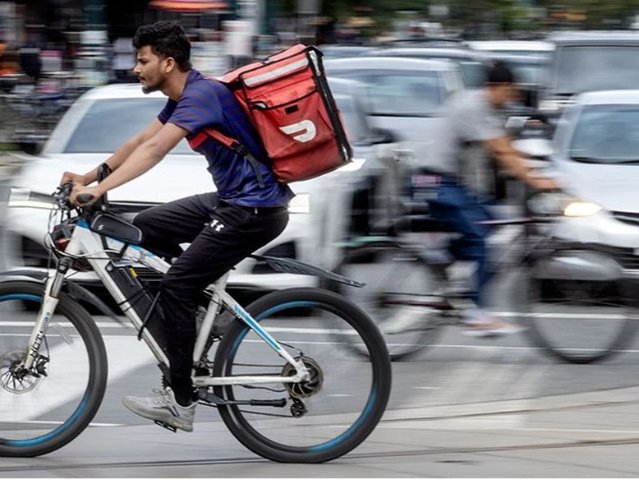 不收移民收难民！数千留学生毕业工签...