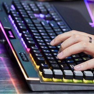 Corsair 海盗船K95白金版 RGB 茶轴游戏机械键盘