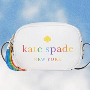 kate spade 彩虹系列包包服饰热卖 封面相机包$111