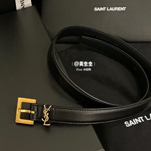 Saint Laurent黑金也是经典款！图片来源@黄虫虫Logo腰带