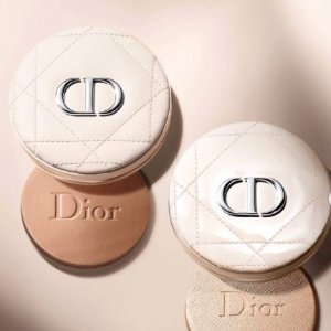 Dior 迪奥锁妆气垫蜜粉 颜值逆天 轻薄定妆 花萃护肤！