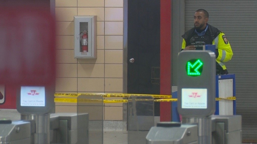 多伦多一男子周六晚在TTC地铁站被刺后送院不治身亡！嫌疑人仍在逃！
