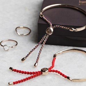 Monica Vinader 来自英国的小众珠宝好价进行时 收红绳友谊手链