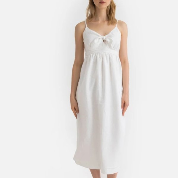 纯白吊带连衣裙