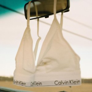 Calvin Klein 夏季热促  €24.7收舒适女士工字运动背心