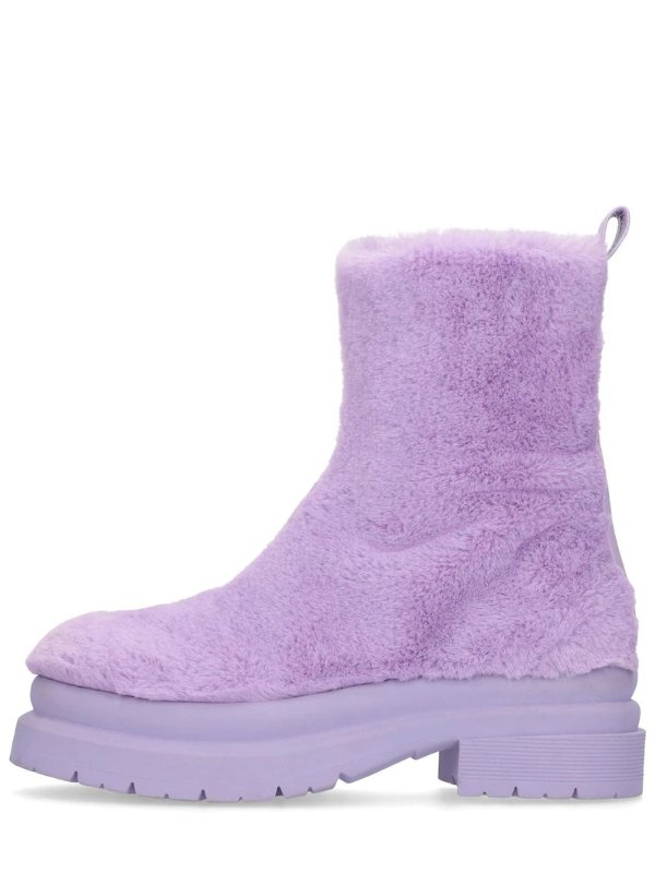 紫色毛绒靴子