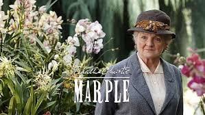 中途换过一次主演,所以网上搜会出现不同样子的miss marple