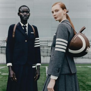 Thom Browne 情人节闪促 最强学院风穿搭 经典四道杠卫衣$708