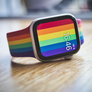 Apple Pride Month 限定彩虹表带上市 还有NIKE联名彩虹款
