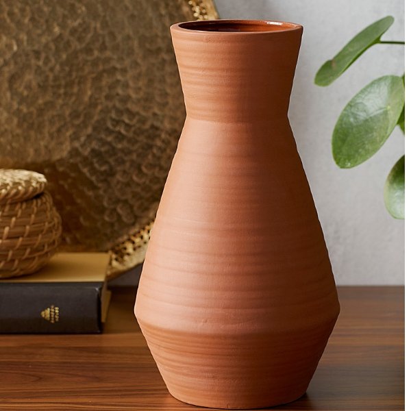 赤陶花瓶