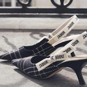 Rue La La 大牌时尚特卖 Dior猫跟鞋$1227 铆钉钱包$333