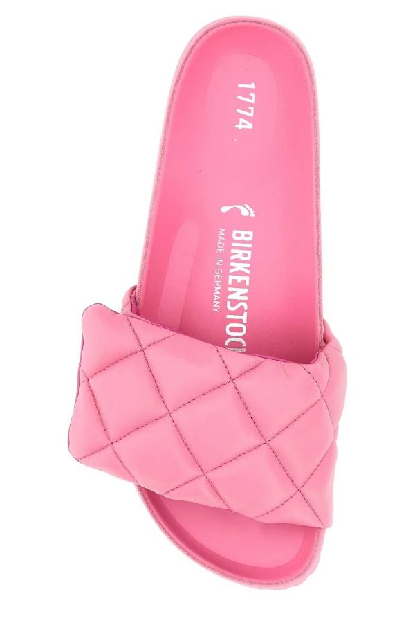 粉色拖鞋