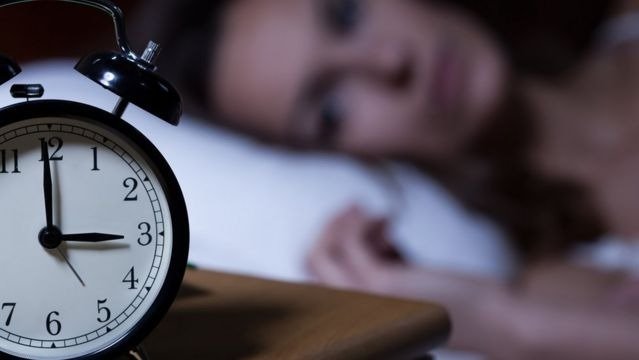 新冠失眠：疫情影响睡眠质量的原因和应对方法