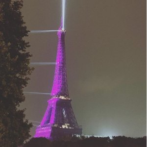 粉色的Eiffel Tower你见过吗 国家乳腺癌宣传月来了