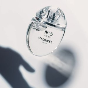 上新：Chanel 香奈儿 新版 No 5号香水 添加了柑橘和雪松