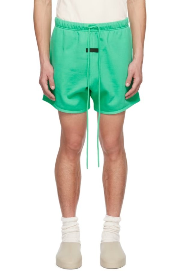 绿色抽绳短裤