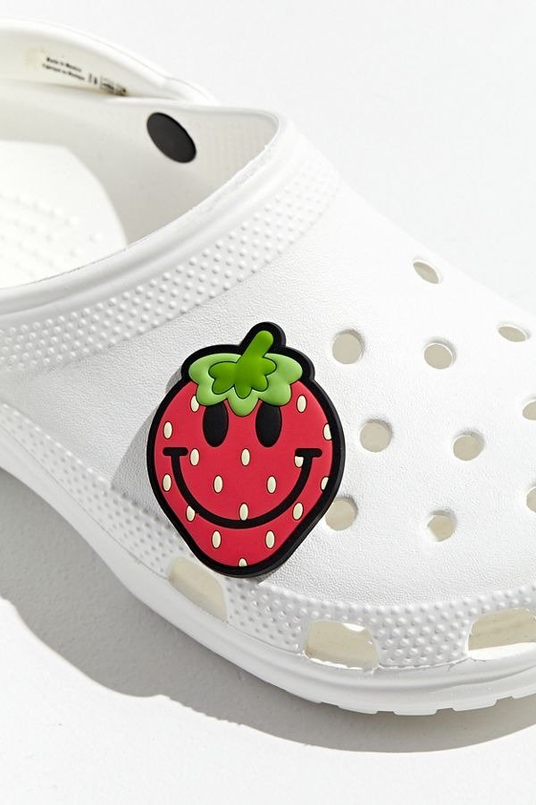 草莓洞洞鞋鞋标