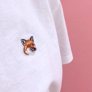 Maison Kitsune 法式慵懒小狐狸 萌翻全场 收经典T恤、卫衣