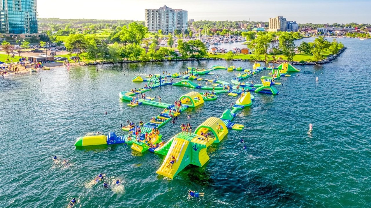 安省水上乐园推荐 - 多伦多大型水公园、户外玩水泳池、充气水上城堡、免费儿童乐园！
